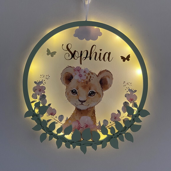 Enfeite Porta Maternidade Led Leoa Acrílico e Espelho