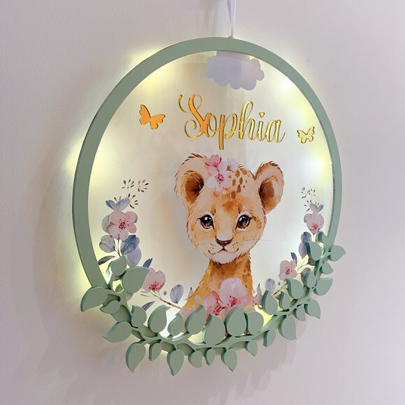 Enfeite Porta Maternidade Led Leoa Acrílico e Espelho