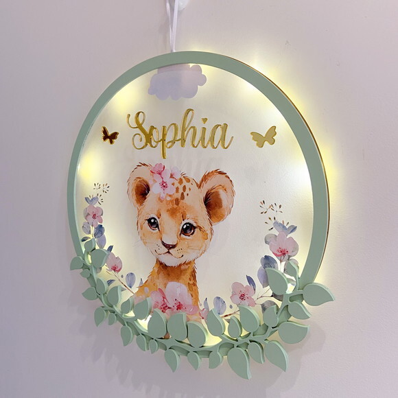 Enfeite Porta Maternidade Led Leoa Acrílico e Espelho