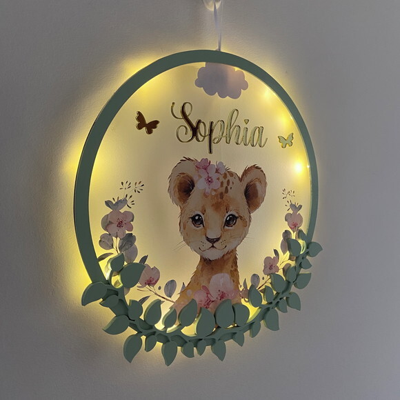 Enfeite Porta Maternidade Led Leoa Acrílico e Espelho
