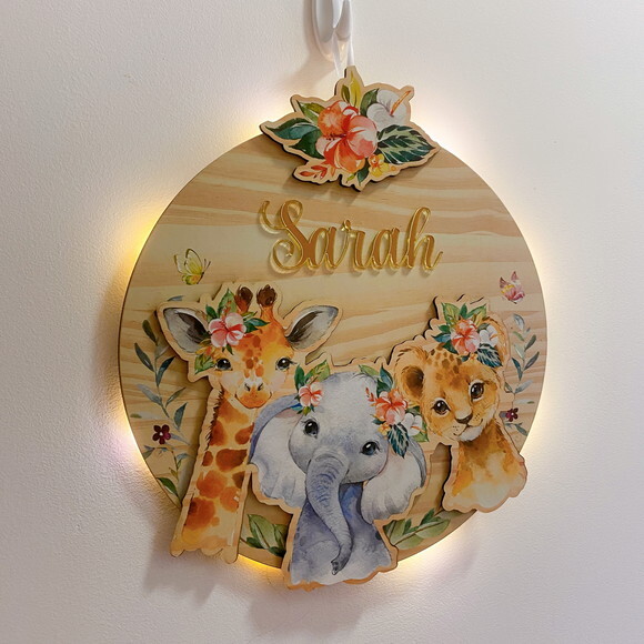 Porta Maternidade 3d Safari Menina Led e Espelho
