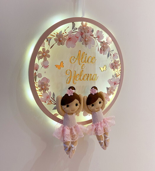 Porta Maternidade Irmãs Bailarinas Led Acrílico