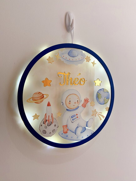Porta Maternidade Led Astronauta Acrílico e Espelho