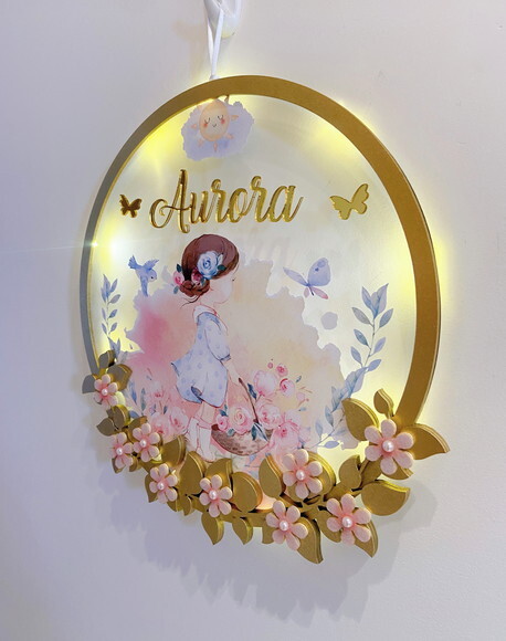 Porta Maternidade Menina no Jardim Acrílico e Espelho Led