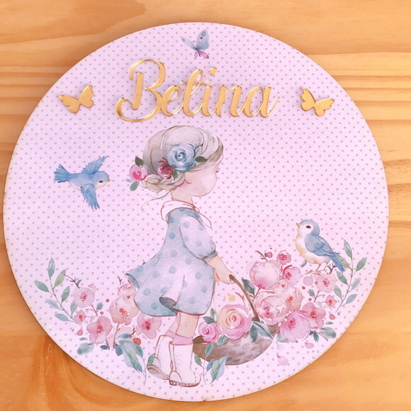 Porta Maternidade Menina no jardim MDF e Espelho