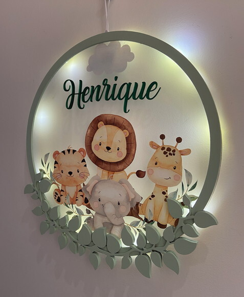 Porta Maternidade Safari Acrílico e Led