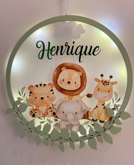 Porta Maternidade Safari Acrílico e Led