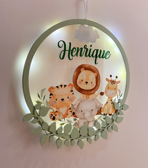 Porta Maternidade Safari Acrílico e Led