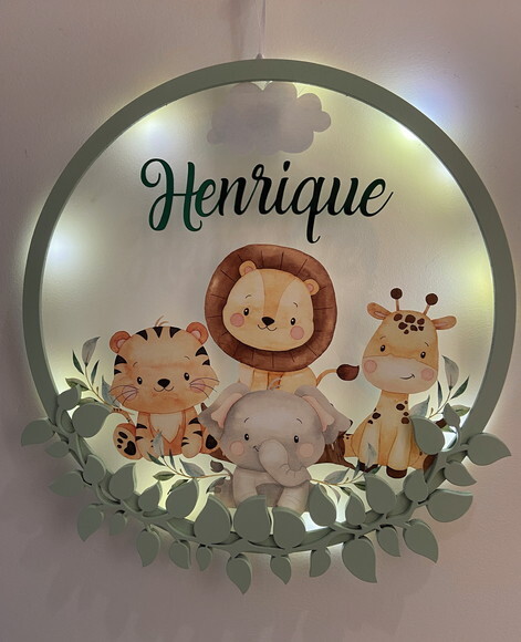 Porta Maternidade Safari Acrílico e Led