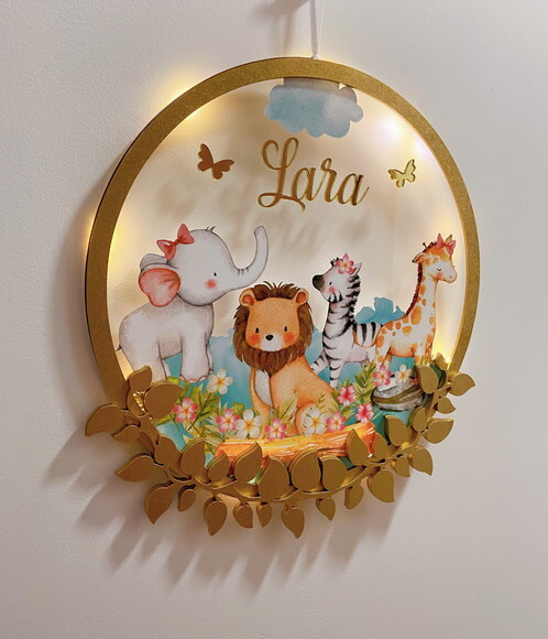Porta Maternidade Safari Menina Acrílico e Espelho Led