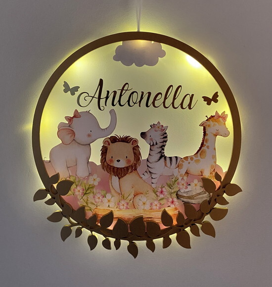 Porta Maternidade Safari Menina Acrílico e Led