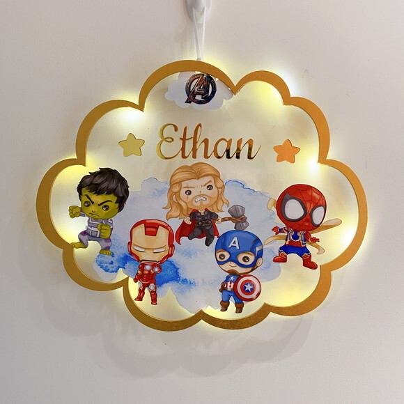 Porta Maternidade Vingadores Led Acrílico e Espelho