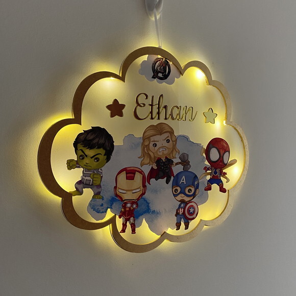 Porta Maternidade Vingadores Led Acrílico e Espelho