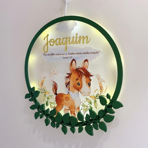 Porta Maternidade Cavalinho Versículo Acrílico e Espelho Led