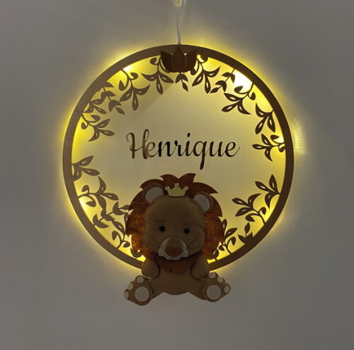 Porta Maternidade Leão Acrílico e Led