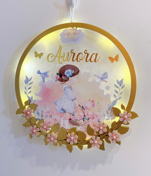 Porta Maternidade Menina no Jardim Acrílico e Espelho Led