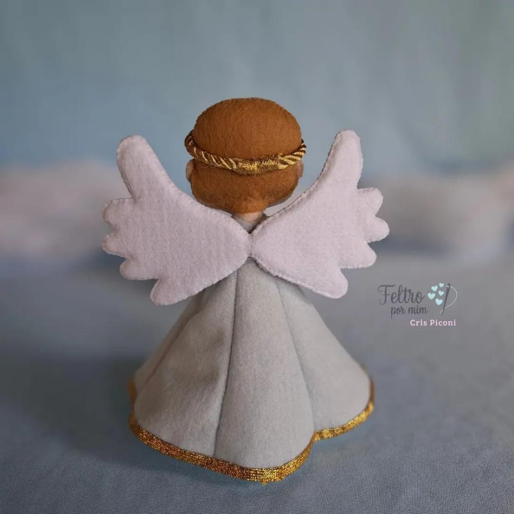 Anjinho em feltro 15 cm azul