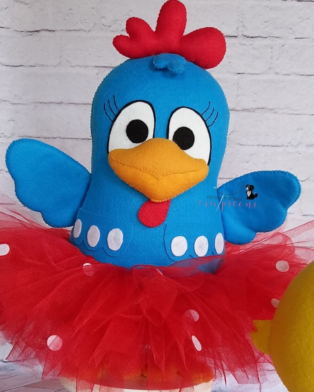 Galinha pitadinha e pintinho amarelinho