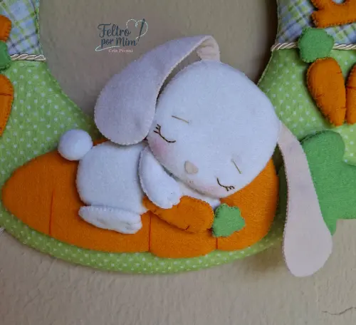 Guirlanda de Páscoa em feltro