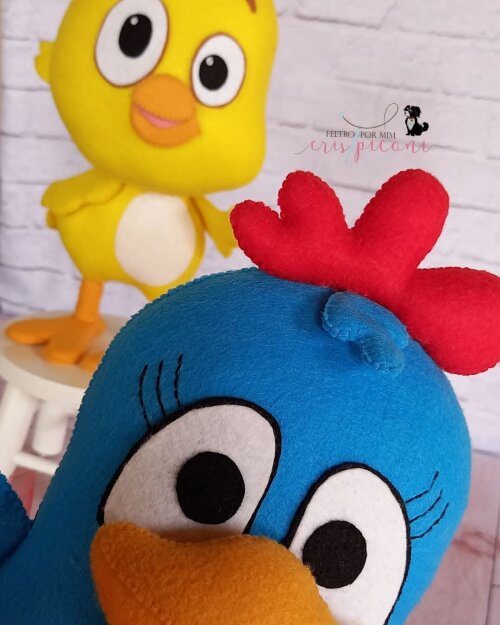 Galinha pitadinha e pintinho amarelinho