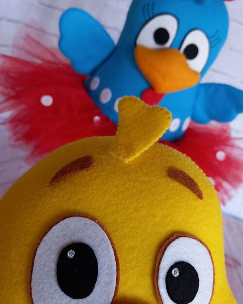 Galinha pitadinha e pintinho amarelinho