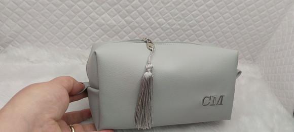 10 Necessaire