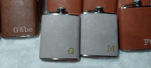 12 Cantil Prada Verde Bordado Dourado