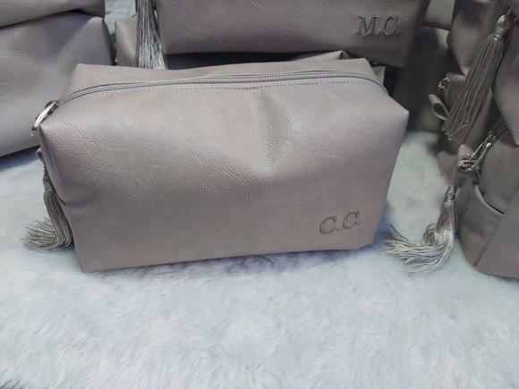 5 Necessaire em Couro Sintético Personalizada