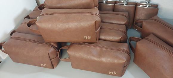 5 Necessaire em Couro Personalizada