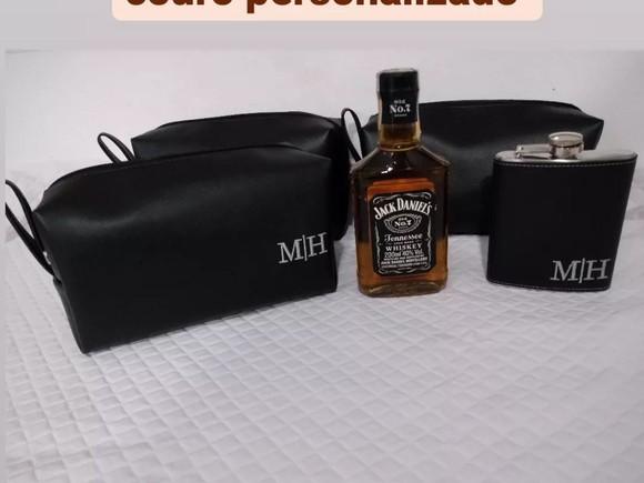 Kit Padrinho Nécessaire e Cantil em Couro.