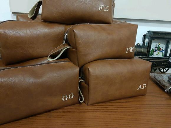 Necessaire em Couro Diversas Cores