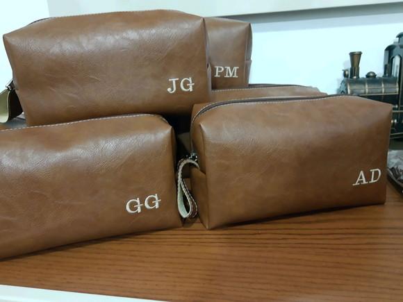 Necessaire em Couro Diversas Cores