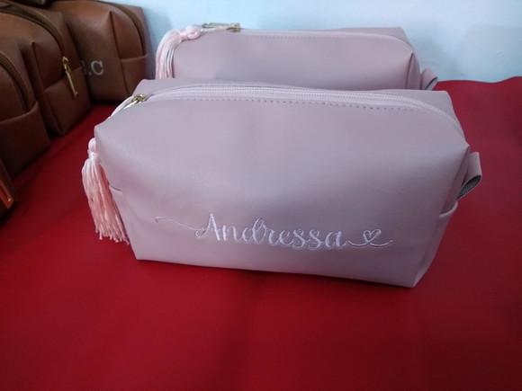 Necessaire em couro personalizada