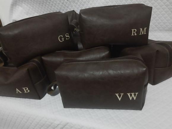 Necessaire em couro personalizada