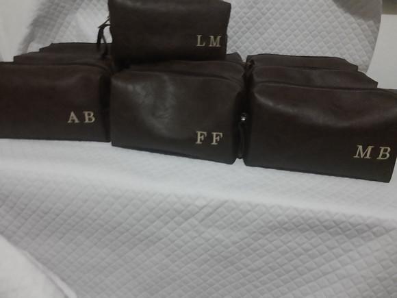 Necessaire em couro personalizada
