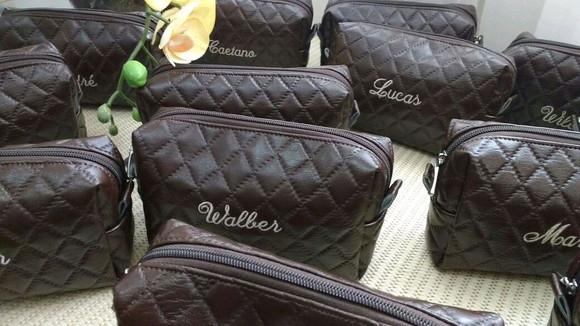Necessaire em couro personalizada