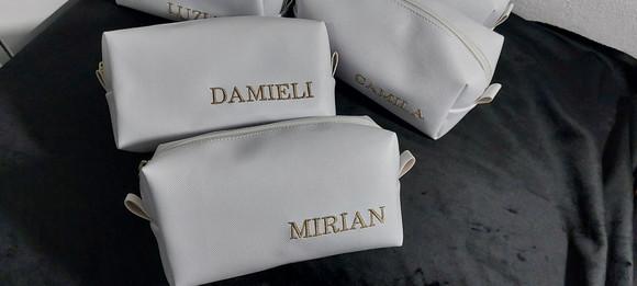 Necessaire em Couro Personalizada