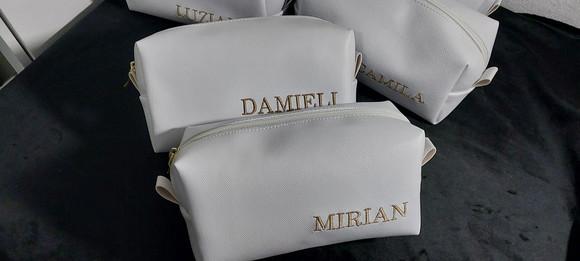 Necessaire em Couro Personalizada