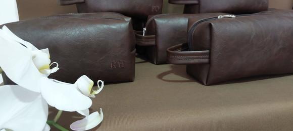 Necessaire em Couro Personalizada