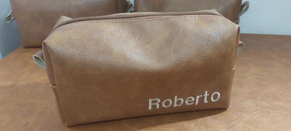 Necessaire em Couro Personalizada