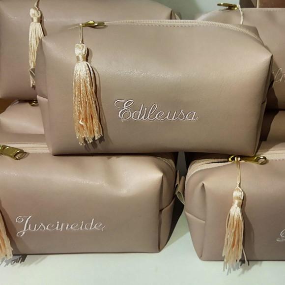 Necessaire em Couro Personalizada