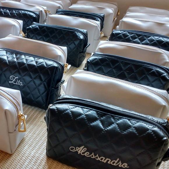 Necessaire em couro personalizada com no