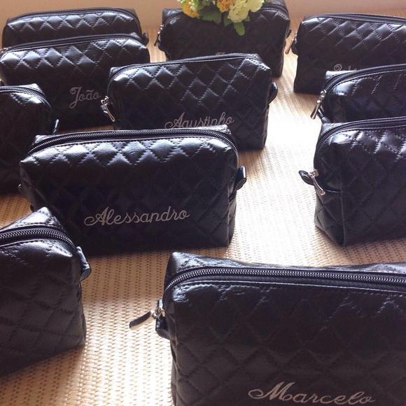 Necessaire em couro personalizada com no