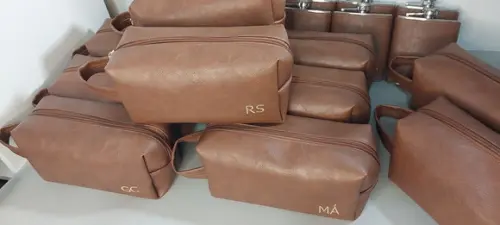 5 Necessaire em Couro Personalizada