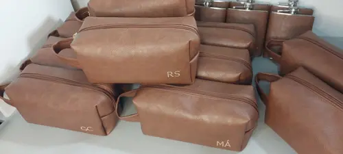 5 Necessaire em Couro Personalizada