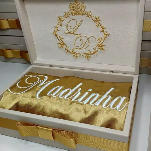 Caixa personalizada para padrinhos