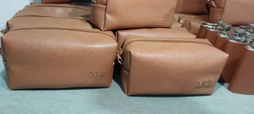 Kit Padrinho Nécessaire e Cantil em Couro.