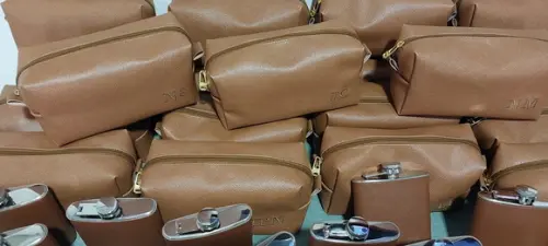 Kit Padrinho Nécessaire e Cantil em Couro.