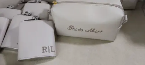 Kit Padrinho Nécessaire e Cantil em Couro.