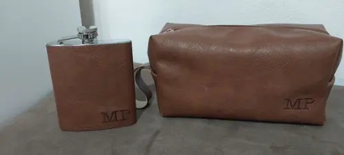Kit Padrinho Nécessaire e Cantil em Couro.
